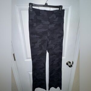 Lululemon grovee super high rise size 8 great condition